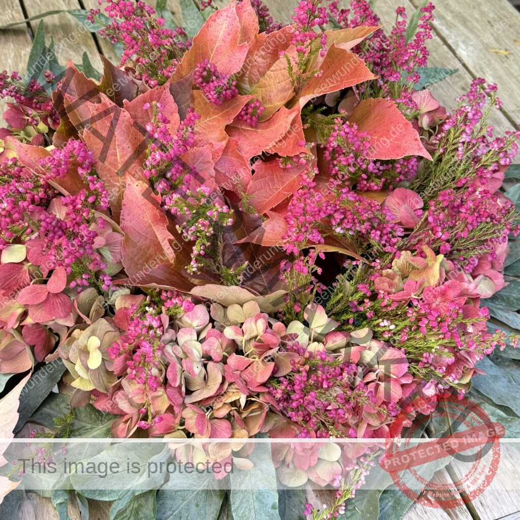 Herbstkranz
Herbstgesteck
Trend 2024
Herbstfarbe
Tischdekoration
Dekoration
Herbst
Herbstkranz
Betonschale
Kerzenständer
Vase
Dahlie
Strohblume
Heide
Outdoor
Indoor
Interiordesign
Möbel Mock
beetwunderung
Sven Beck
Blüh auf
Buch
Kreatividee
blomus
Laterne LITO