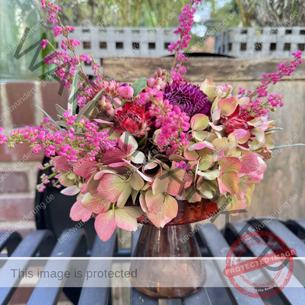 Herbstkranz
Herbstgesteck
Trend 2024
Herbstfarbe
Tischdekoration
Dekoration
Herbst
Herbstkranz
Betonschale
Kerzenständer
Vase
Dahlie
Strohblume
Heide
Outdoor
Indoor
Interiordesign
Möbel Mock
beetwunderung
Sven Beck
Blüh auf
Buch
Kreatividee