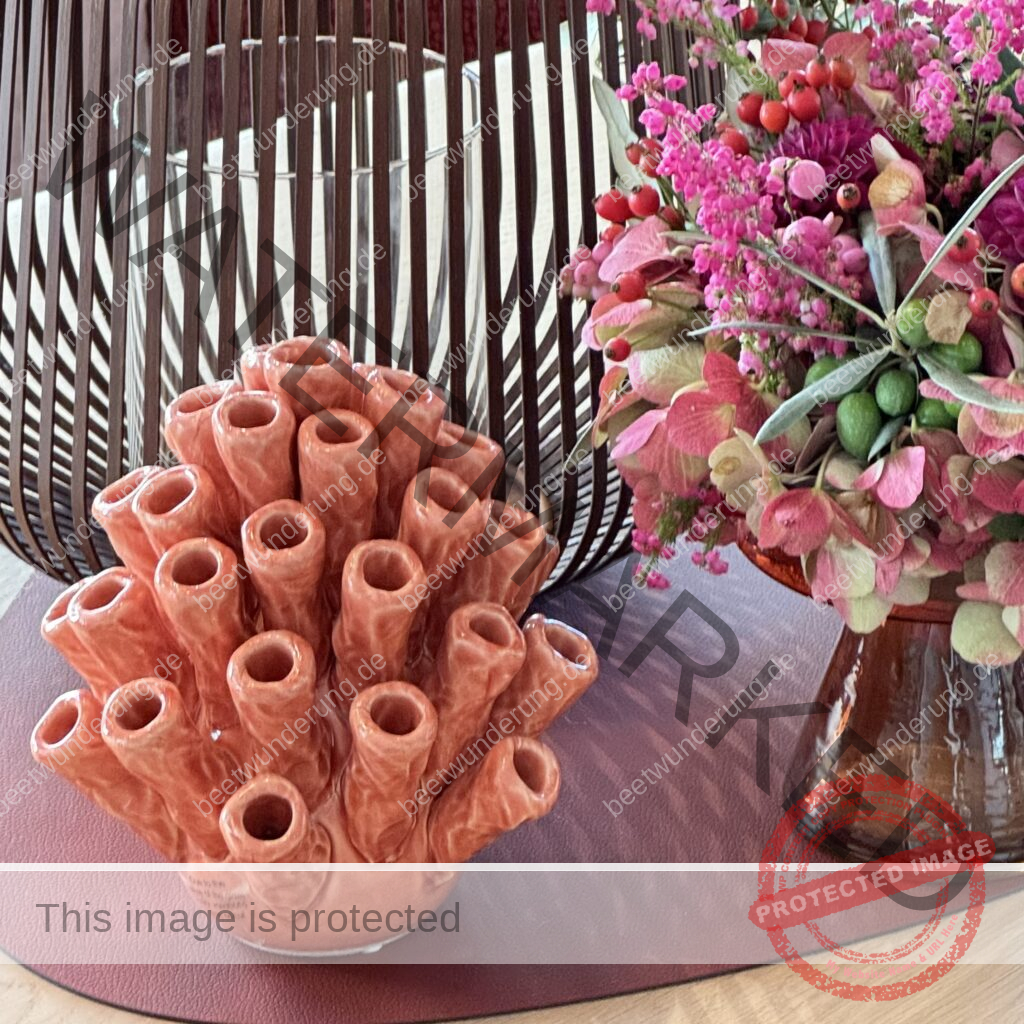 Herbstkranz
Herbstgesteck
Trend 2024
Herbstfarbe
Tischdekoration
Dekoration
Herbst
Herbstkranz
Betonschale
Kerzenständer
Vase
Dahlie
Strohblume
Heide
Outdoor
Indoor
Interiordesign
Möbel Mock
beetwunderung
Sven Beck
Blüh auf
Buch
Kreatividee
blomus
Laterne LITO